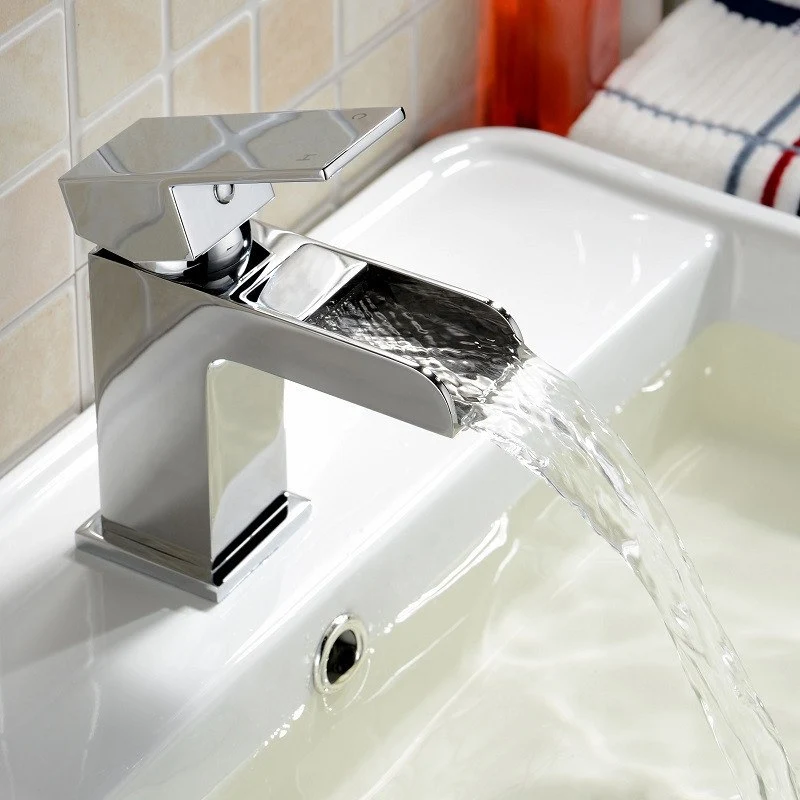 Grifo monomando para lavabo cascada TANO