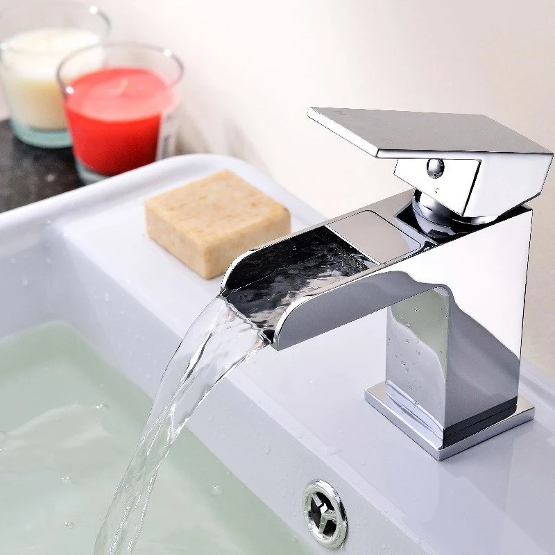 Grifo monomando para lavabo cascada TANO