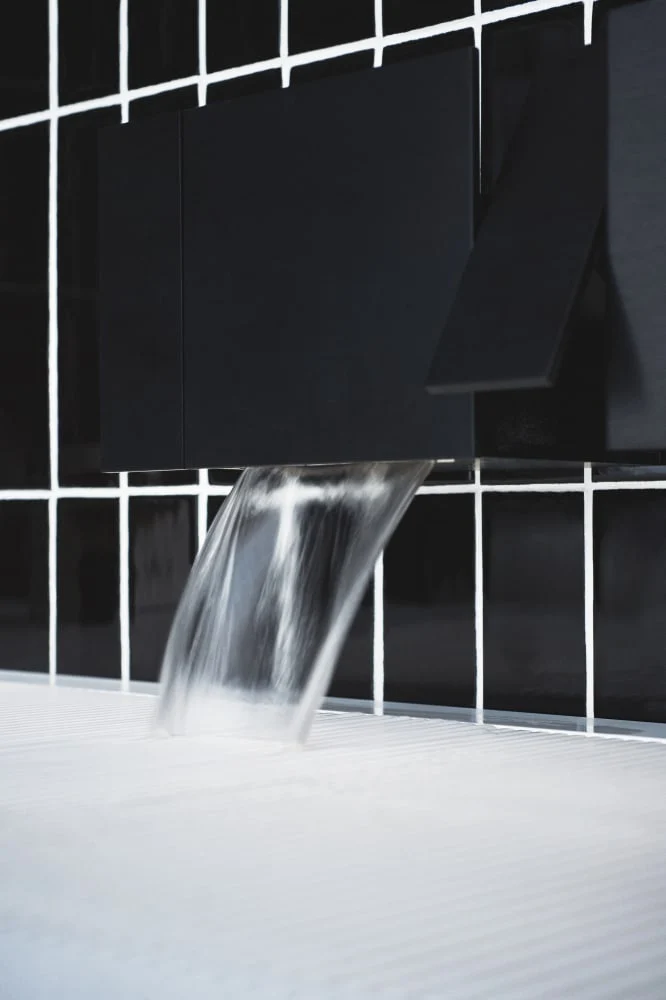 Grifo monomando de lavabo mural Sen