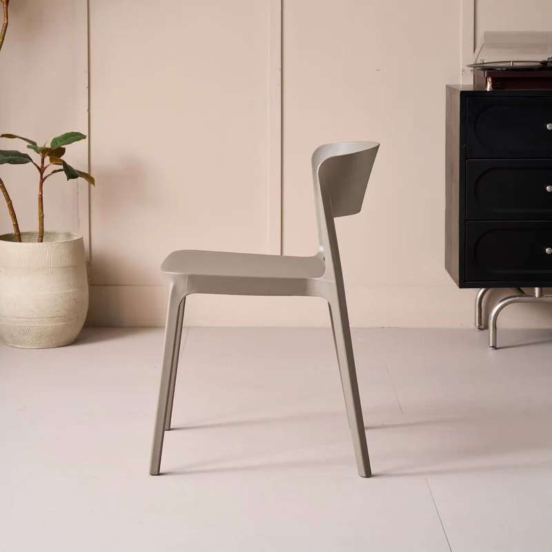 Set de 4 Sillas Mónaco, Color Taupe, con Espaldar y Diseño Moderno