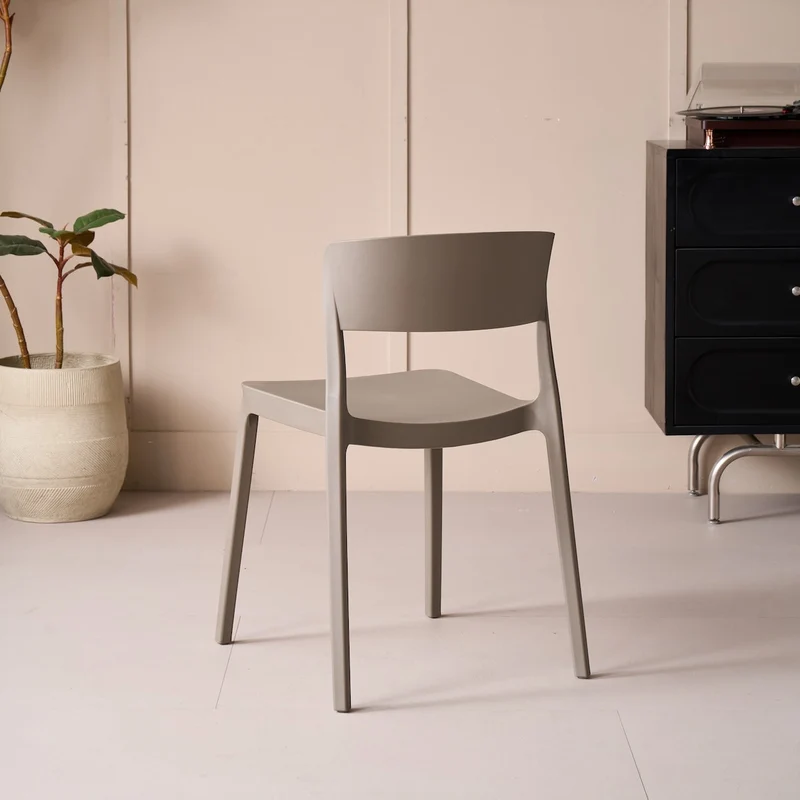 Set de 4 Sillas Mónaco, Color Taupe, con Espaldar y Diseño Moderno