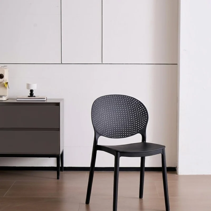 Set de 4 Sillas Florida, Color Negro, con Espaldar y Diseño Moderno