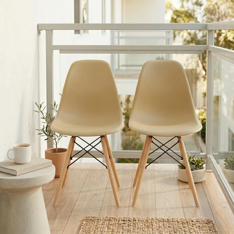Set de 2 Sillas Eames, Color Taupe, con Patas de Madera