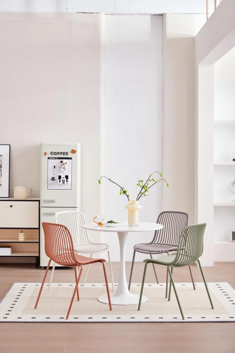 Set de 2 Sillas Barcelona, Color Blanco, con Espaldar en Líneas Diseño Moderno