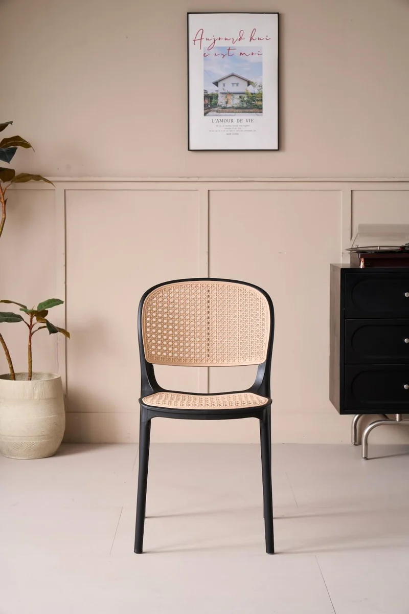 Set de 2 Sillas Nest, Color Negro y Beige, con Espaldar y Asiento en Rejilla