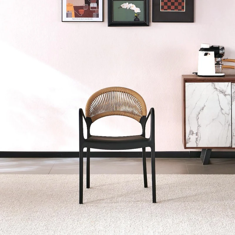 Set de 4 Sillas Daytona, Negro y Café Claro, con Espaldar, Reposa Brazos y Diseño Minimalista