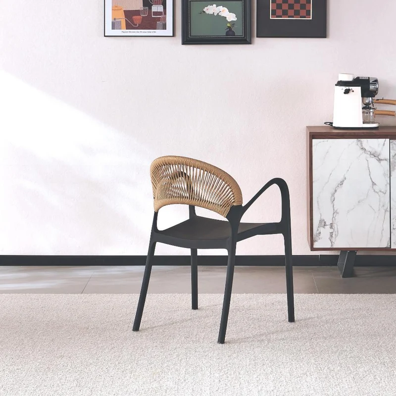 Set de 4 Sillas Daytona, Negro y Café Claro, con Espaldar, Reposa Brazos y Diseño Minimalista