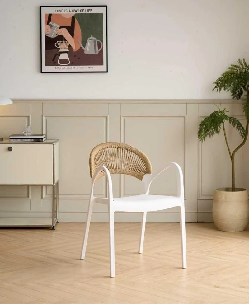Set de 4 Sillas Daytona, Blanco y Café Claro, con Espaldar, Reposa Brazos y Diseño Minimalista