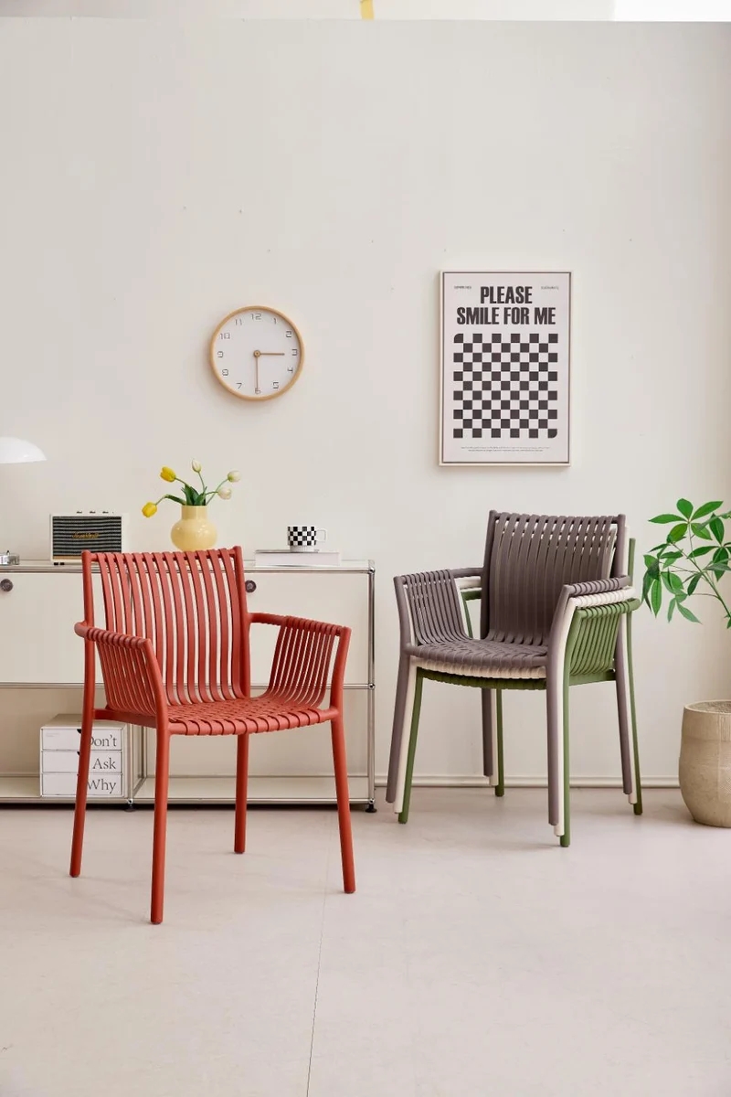 Set de 2 Sillas Madrid con Brazos, Color Rojo, con Espaldar y Diseño Moderno