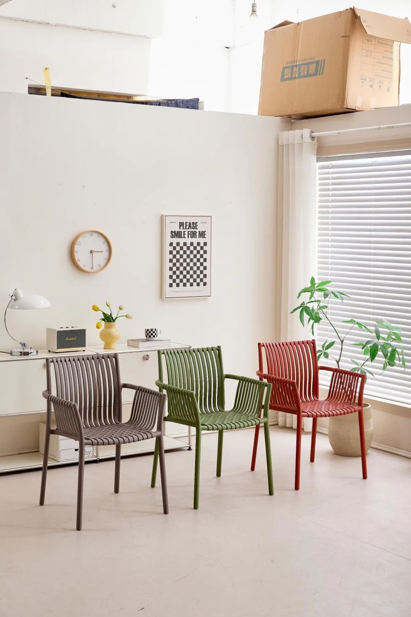 Set de 2 Sillas Madrid con Brazos, Color Rojo, con Espaldar y Diseño Moderno