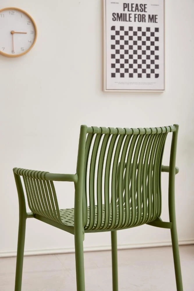 Set de 4 Sillas Madrid con Brazos, Color Verde Olivo, con Espaldar y Diseño Moderno