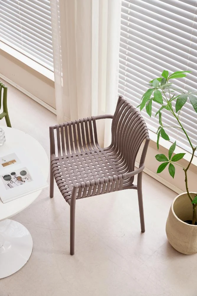 Set de 4 Sillas Madrid con Brazos, Color Taupe, con Espaldar y Diseño Moderno