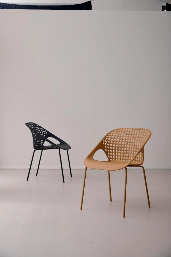 Set de 4 Sillas Senit con Brazos, Color Negro, con Espaldar y Diseño Moderno
