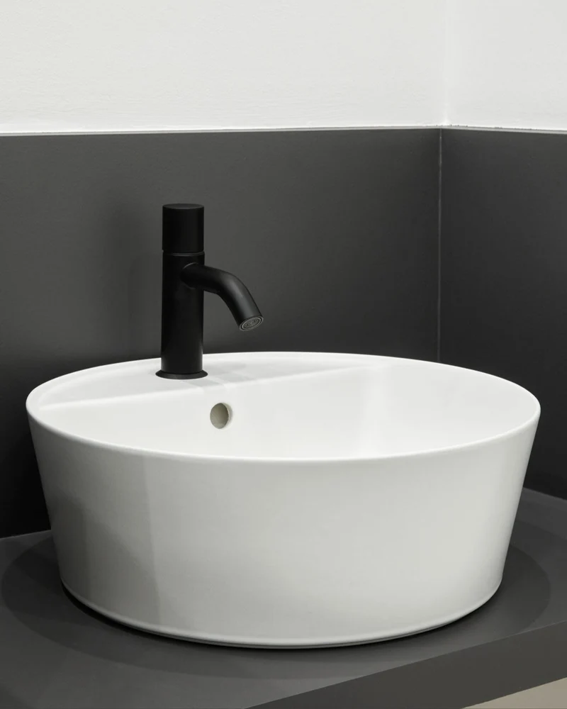 Lavabo de apoyo Handy con orificio para grifería