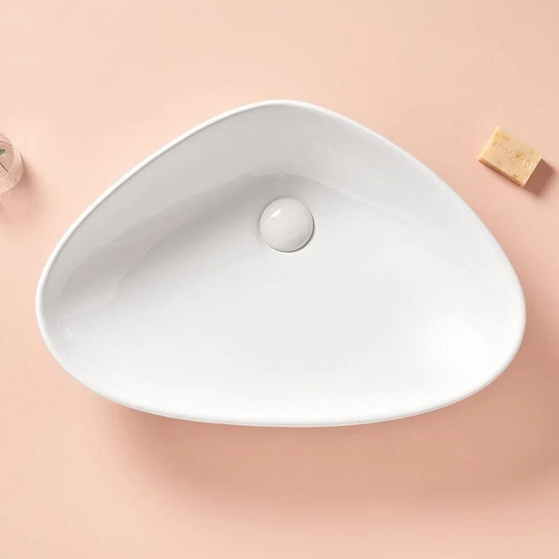 Lavabo blanco brillante sobre encimera cerámico BERGAMO 59 x 39 cm