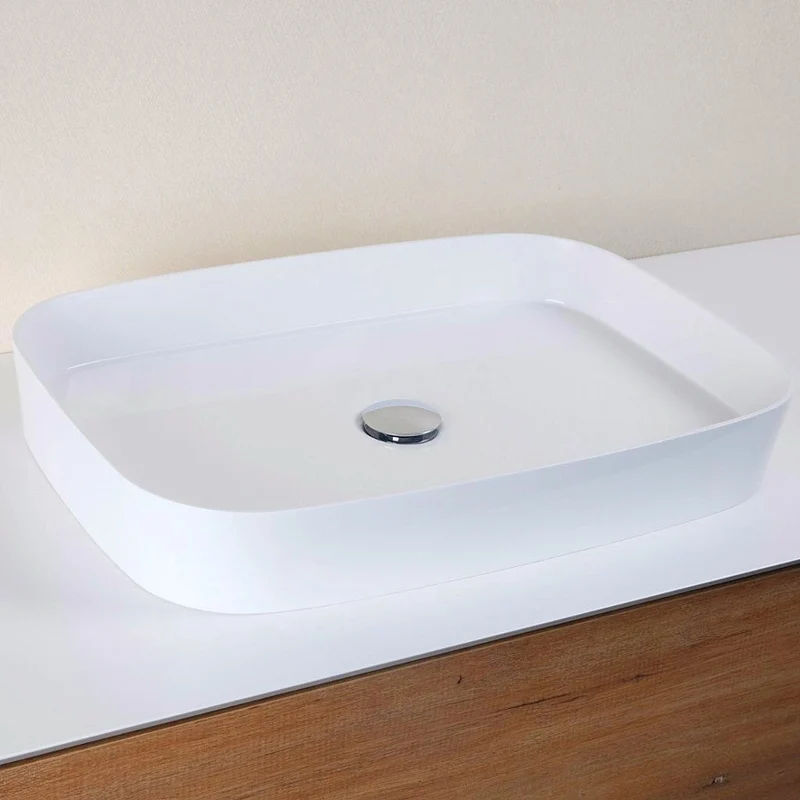 Lavabo blanco brillante sobre encimera SIENA de mármol cultivado