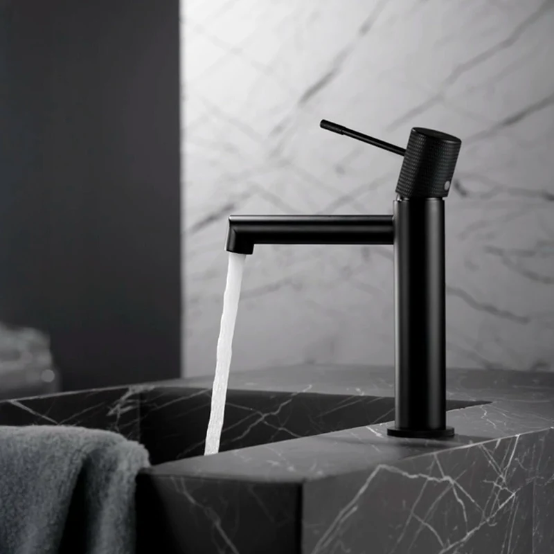 Grifo monomando de lavabo Line