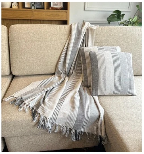 Set De Manta Y 2 Cojines De Algodón Tejida A Mano Diseño 4 Blanco Y Plateado