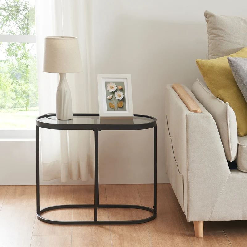 Mesa auxiliar Luleå con tablero de vidrio negro [en.casa]