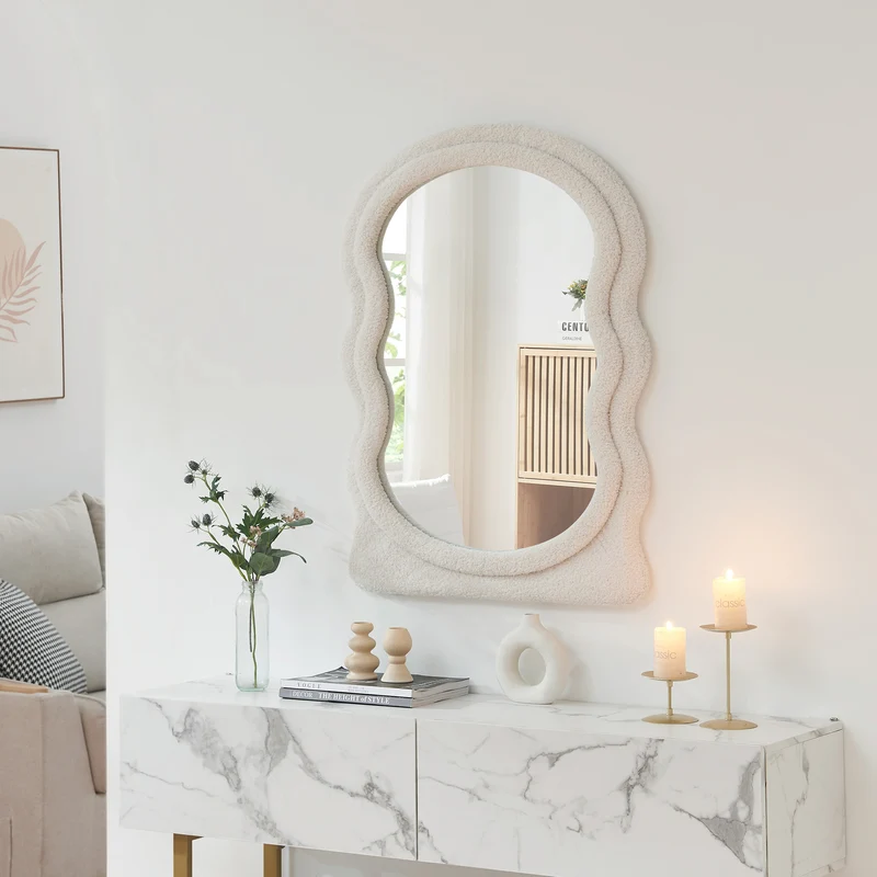 Espejo de pared Brummen con marco de tela de peluche 80x60 cm Blanco [en.casa]