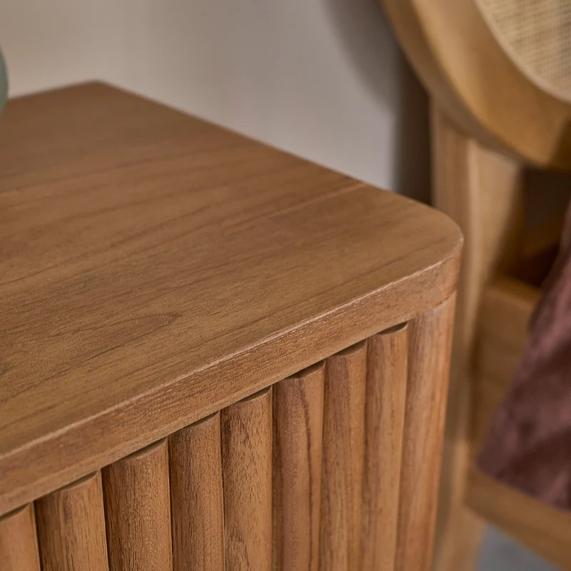 Mesita de noche de madera de teca