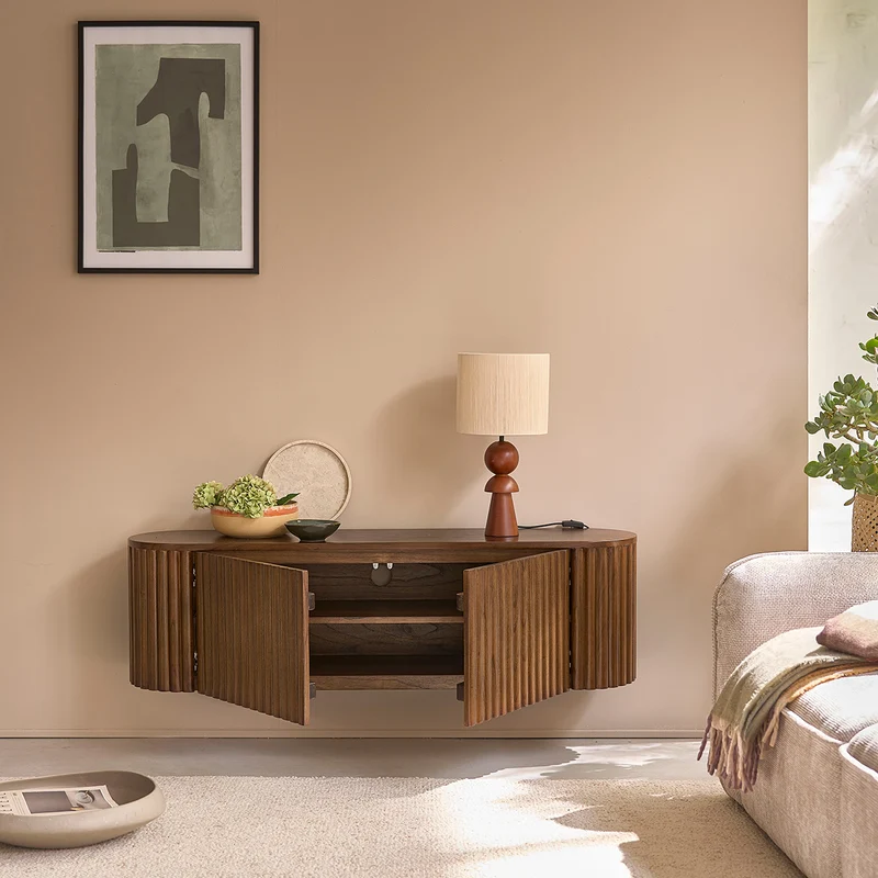 Mueble de TV suspendido de madera de mindi con acabado nogal 140 cm