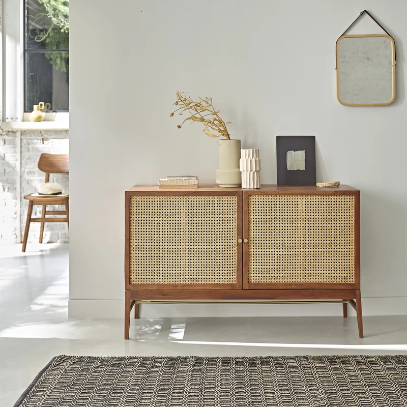 Cómoda de acacia maciza acabado nogal y rejilla 120 cm