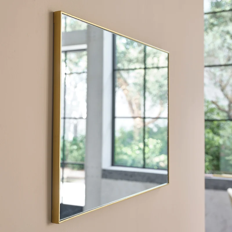 Espejo rectangular de metal dorado 70x50 cm