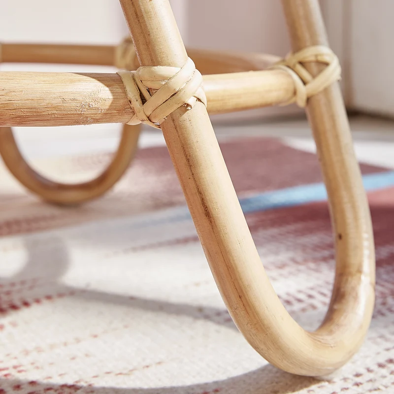 Mesa auxiliar de ratán natural