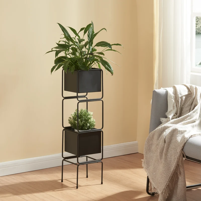 Soporte para plantas Sveio de metal en varios tamaños [en.casa]