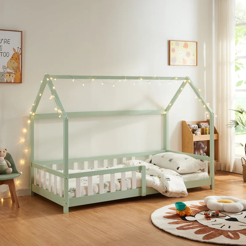 Cama infantil Hesel en forma de casa pino con reja [en.casa]