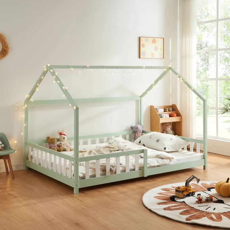 Cama infantil Hesel en forma de casa pino con reja [en.casa]