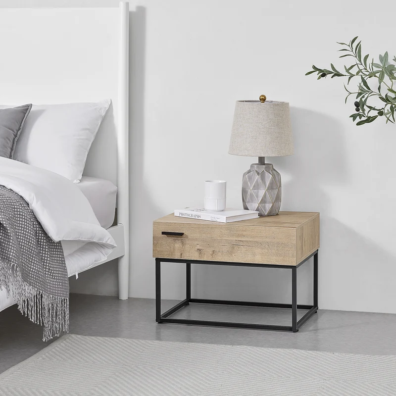 Mesa auxiliar Hylte aspecto roble [en.casa]