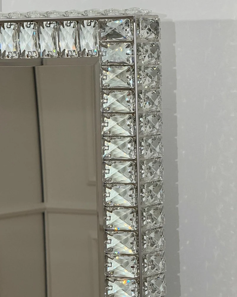 The Leila mirror