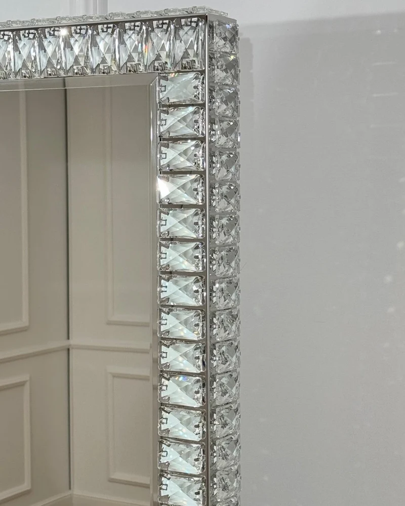 The Yasmin mirror