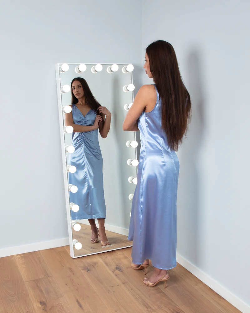 The floor mirror