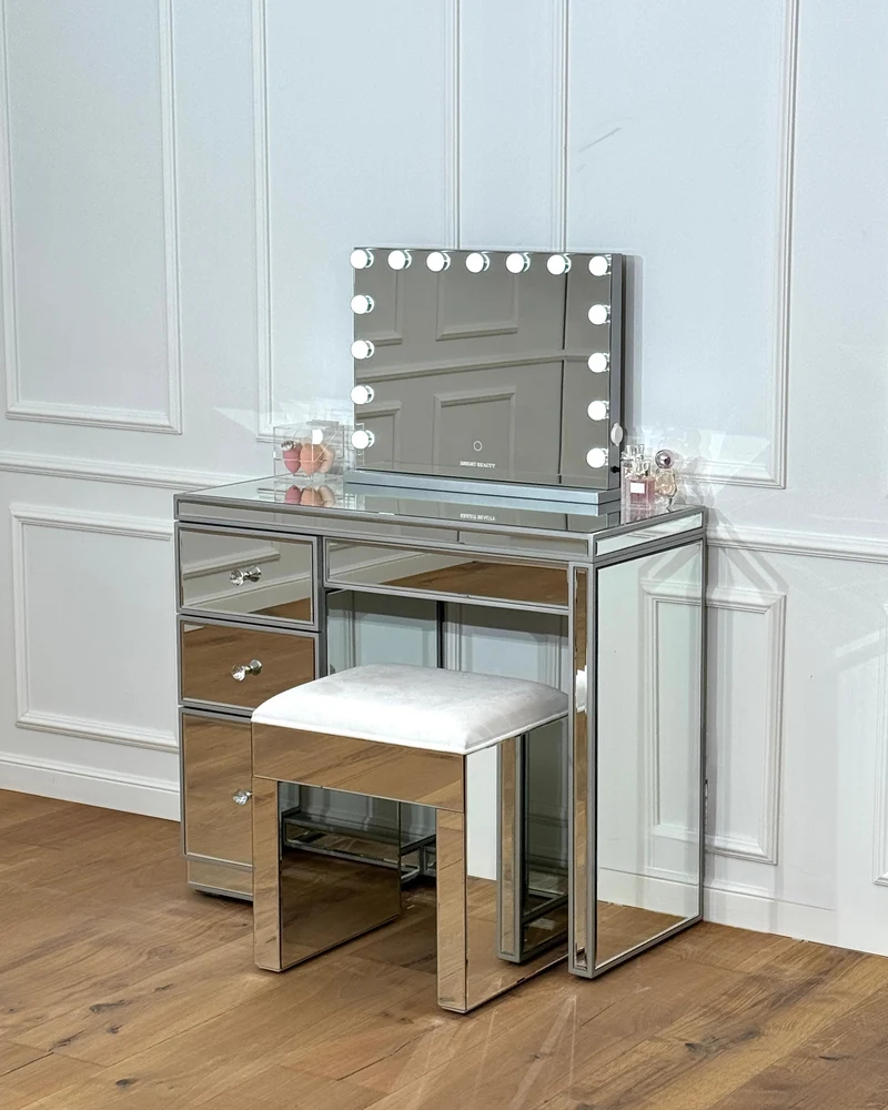 Vanity Station Glam
