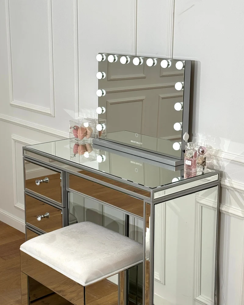 Vanity Station Glam