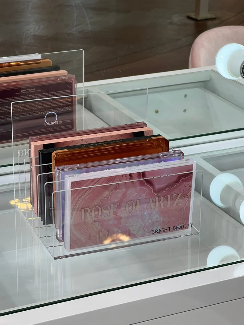 The make-up pallette organizer